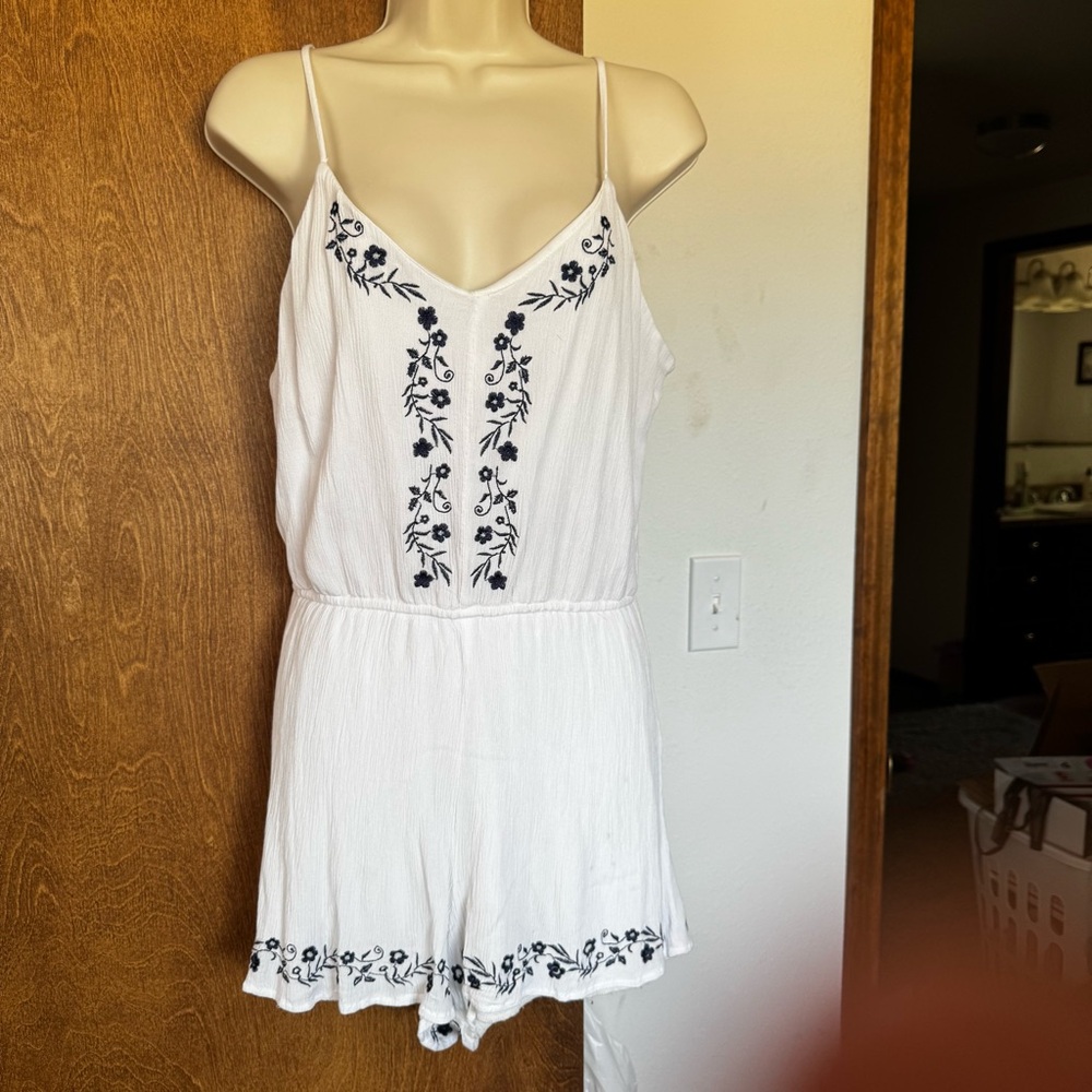 BLUE RAIN White Floral Embroidered Romper SMALL
